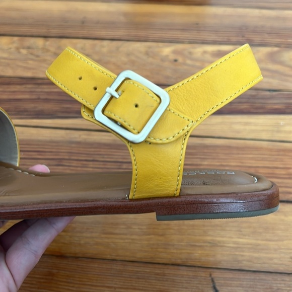 Rockport Total Motion Yellow Leather Zadie Sandals with Buckle - Size 7.5 - Picture 4 of 10